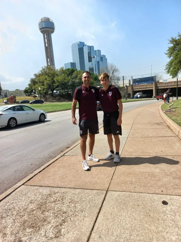 Martín Pellegrino y Franco Mastantuono durante el viaje que el entonces DT de la Octava División de River hizo con el equipo a Dallas, Estados Unidos.