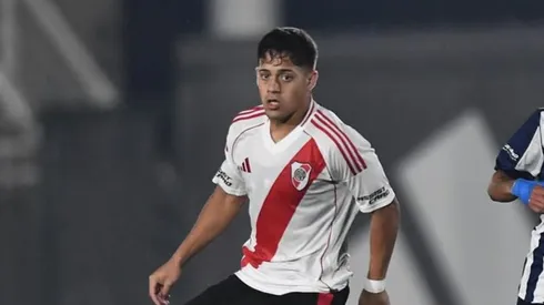 Thiago Acosta tiene 20 años y en 2023 firmó su primer contrato. Hoy será titular por primera vez.