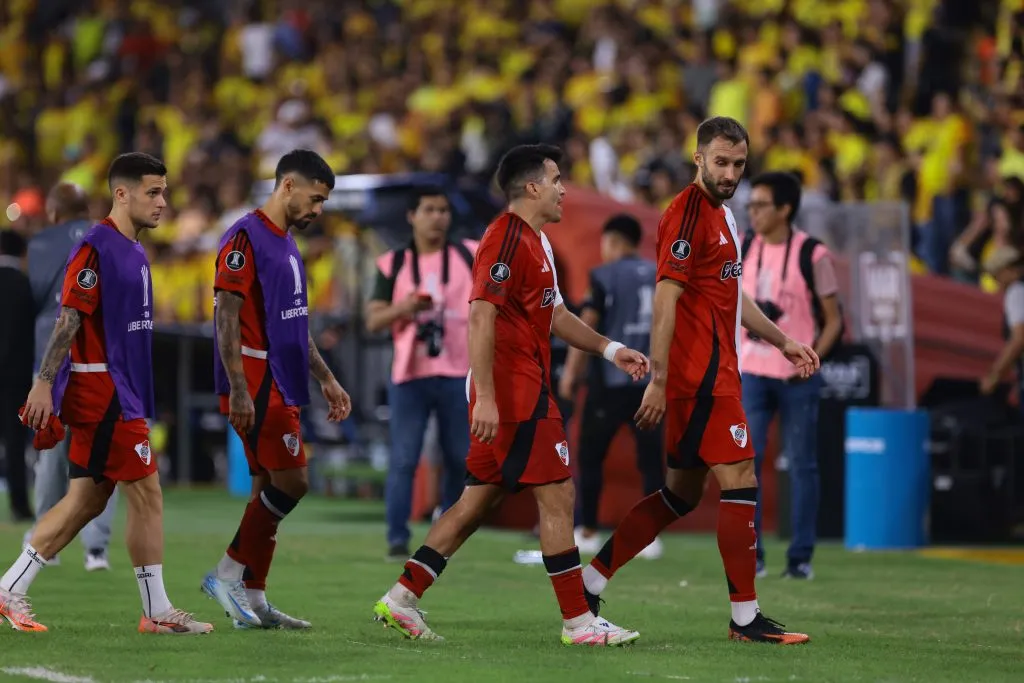 Acuña y Pezzella tras el nuevo esquema. (Getty)