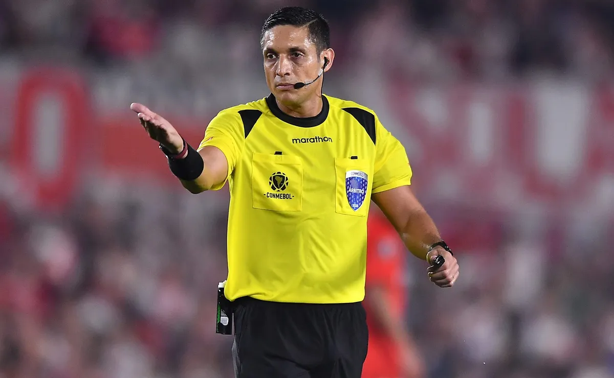 Jesús Valenzuela y un mal recuerdo dirigiendo a River.
