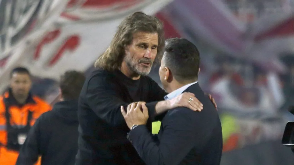 El saludo entre Insúa y Gallardo.