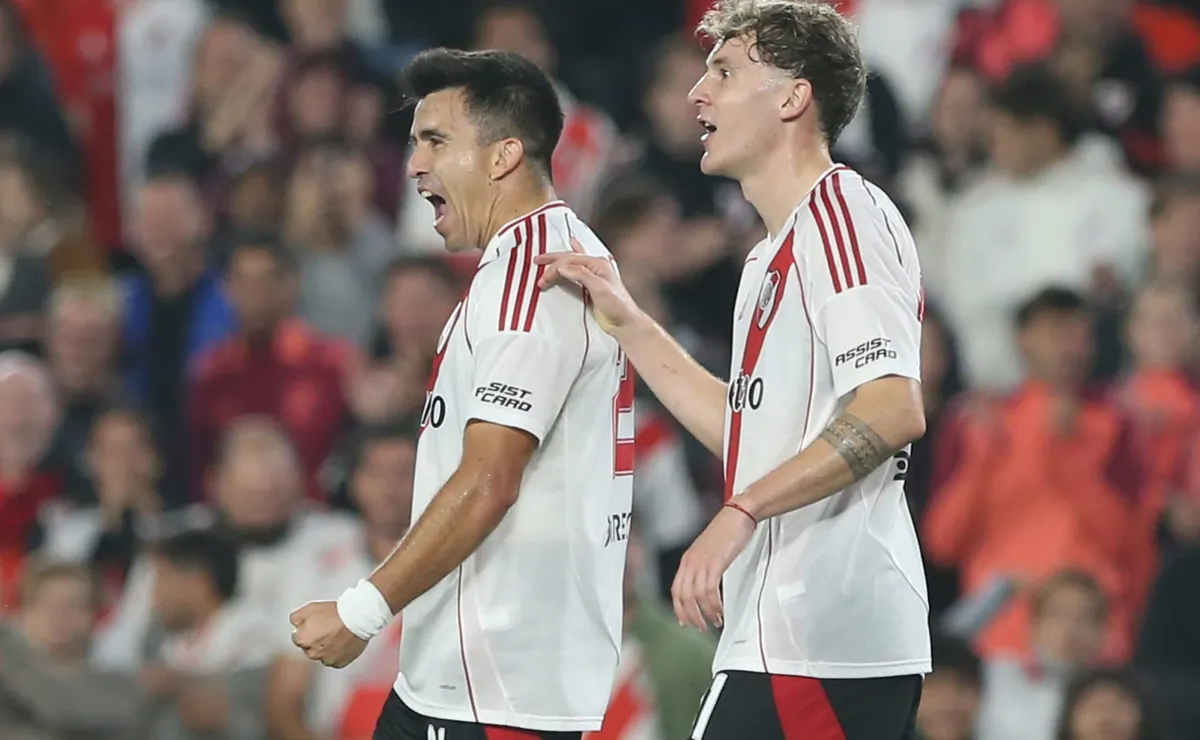 Marcos Acuña festeja su gol con River.