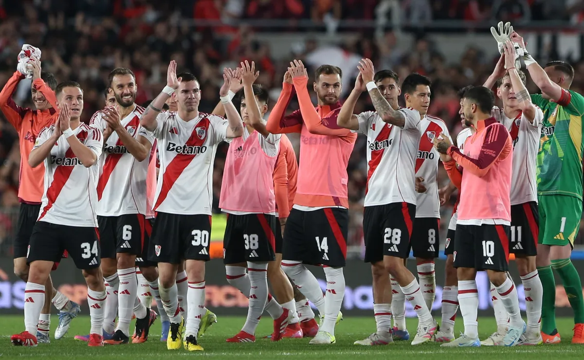Los jugadores de River Plate festejan un triunfo.