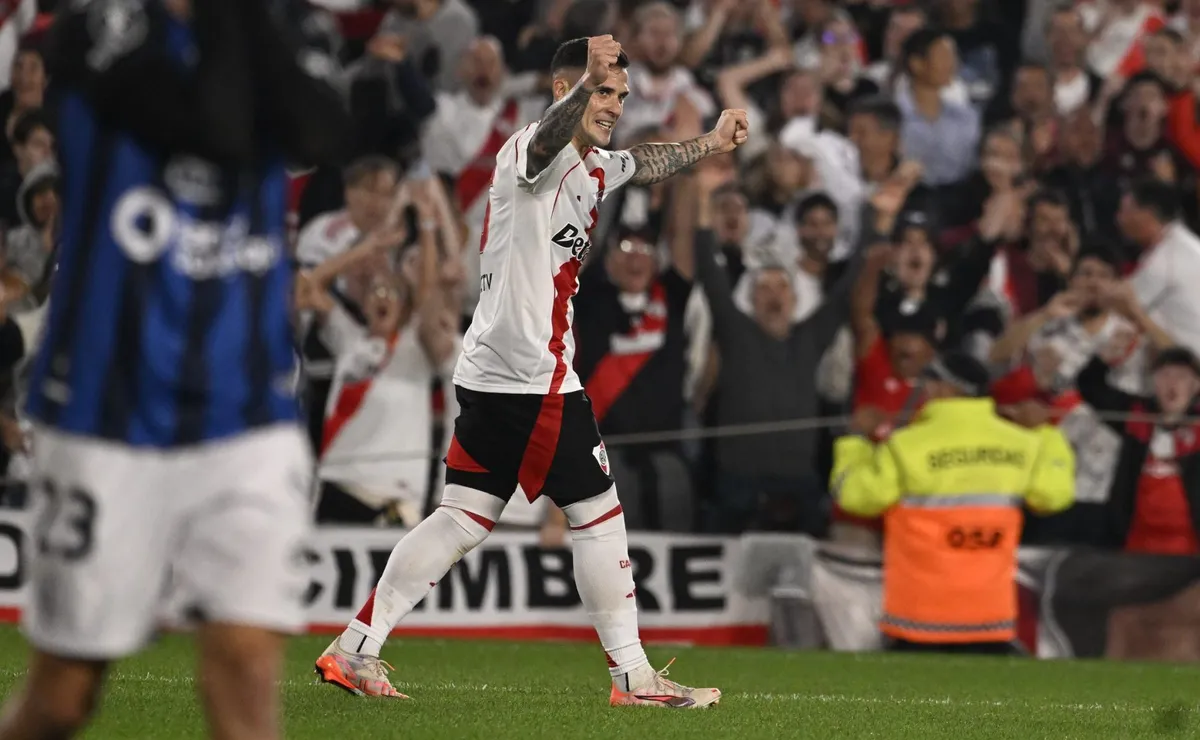Fabricio Bustos la rompió ante Independiente del Valle.
