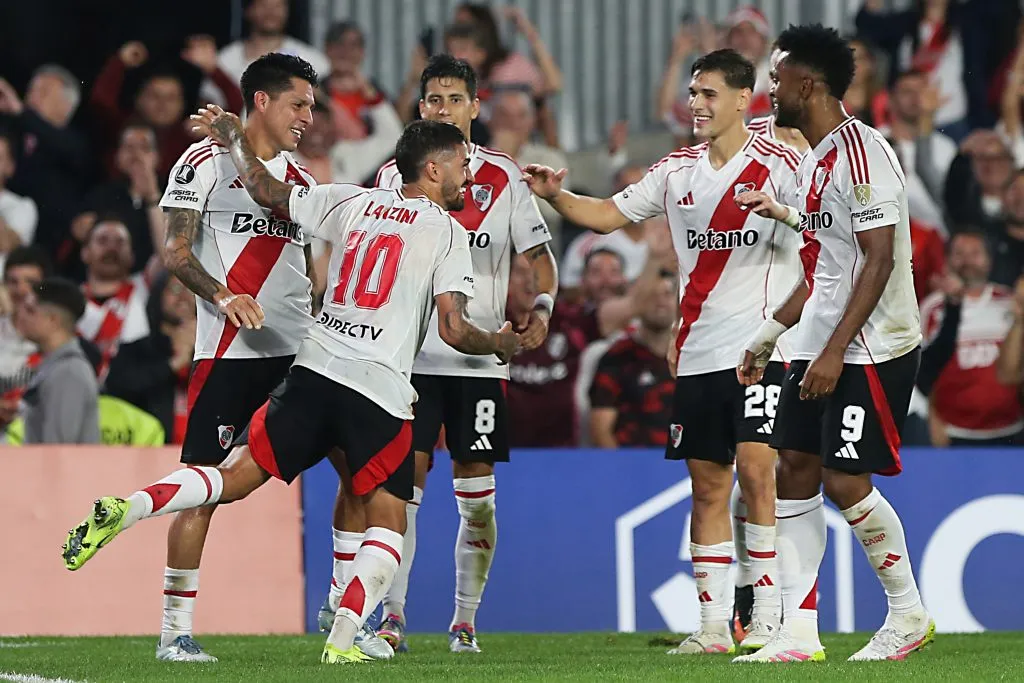 Lanzini en el festejo de su gol a Independiente del Valle. (Getty Images)