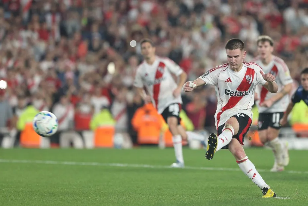 Mastantuono convirtió su gol de penal. (Getty)