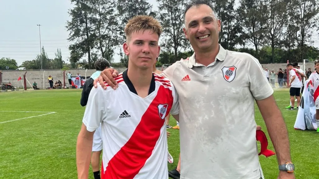 Martín Pellegrino junto a Franco Mastantuono en inferiores.