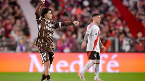 La defensa de River durmió en el gol de Platense.