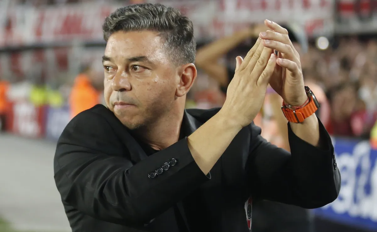 Gallardo piensa el 11 de River vs. Platense.