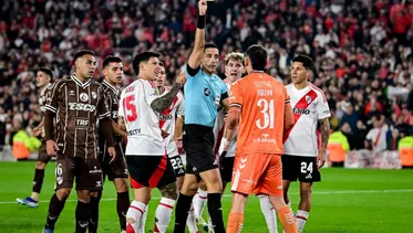 Yael Falcón Pérez fue un desastre en el Monumental. (Foto: Getty).