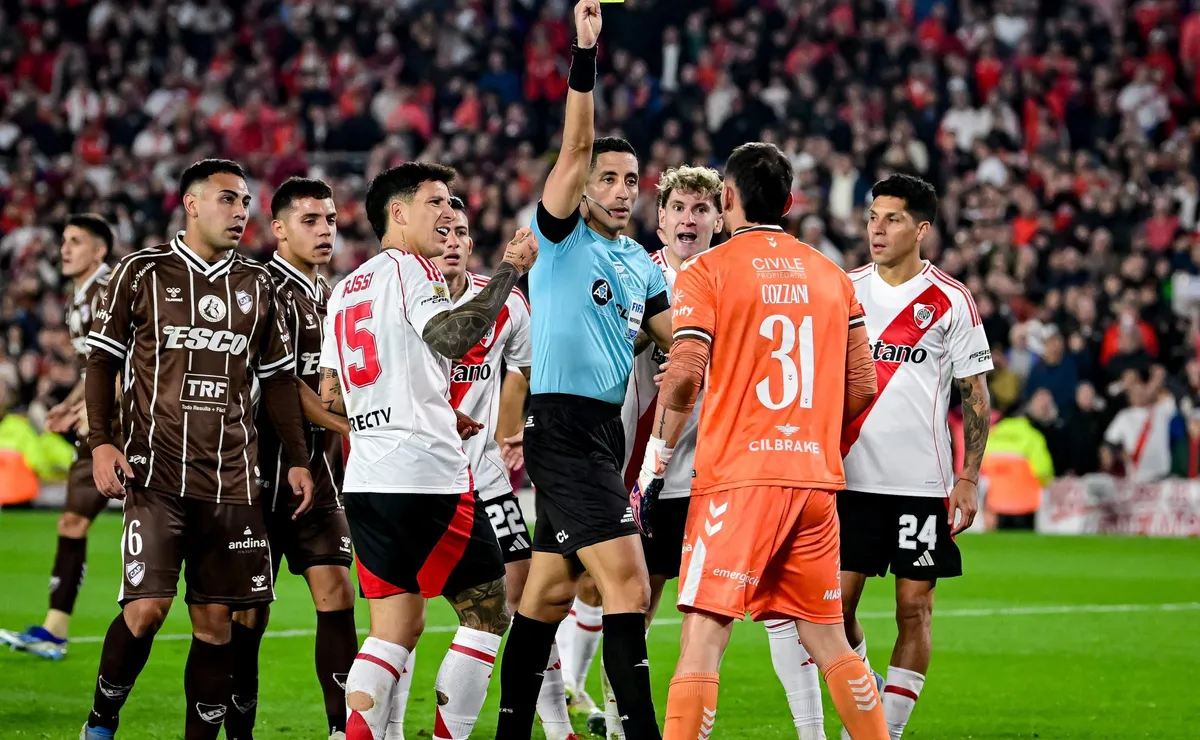 Yael Falcón Pérez fue un desastre en el Monumental. (Foto: Getty).
