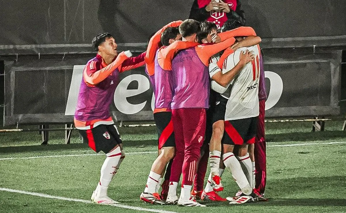 La Reserva de River quedó primera en . (Foto: @derabona.ph).