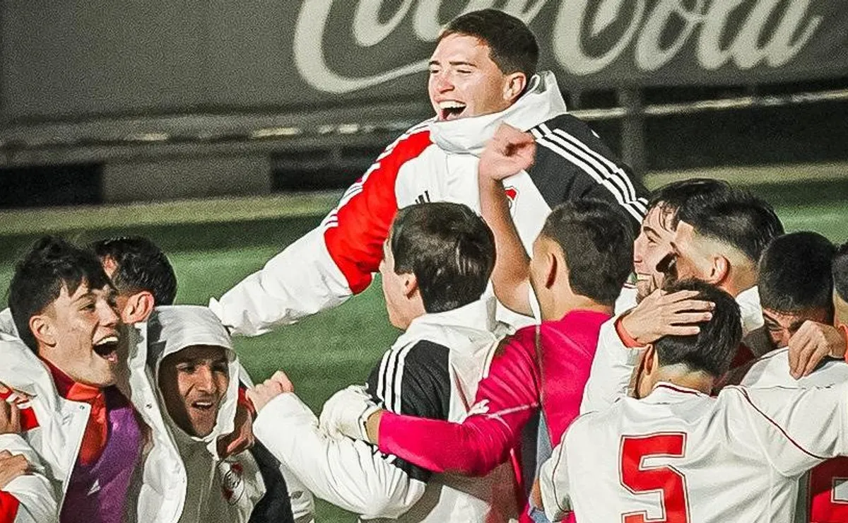 El festejo de los jugadores de River tras ganar el Superclásico de Reserva.