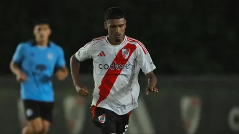 Lisandro Bajú firmó su primer contrato profesional con River.