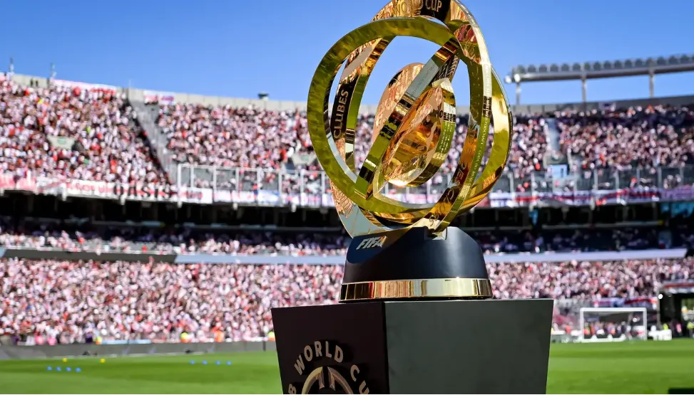 El trofeo del Mundial de Clubes en el Monumental.