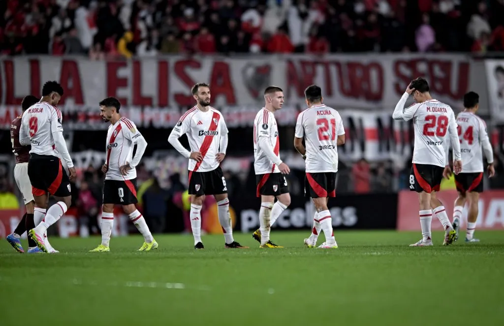 River no levanta cabeza en la zona defensiva.