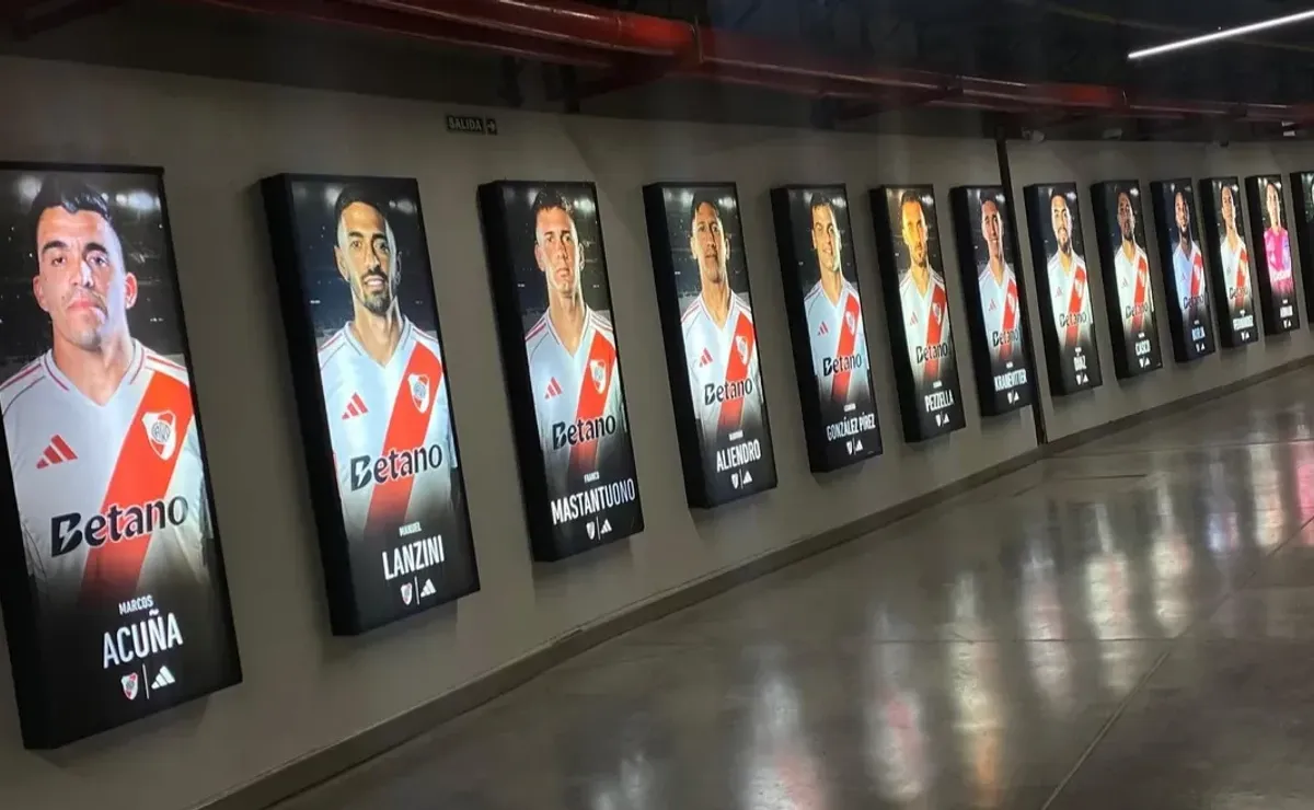 River cambia las gigantografías del Monumental.