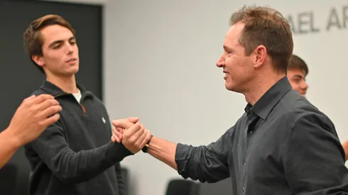 Brito se juntó con cinco jugadores en el Monumental.