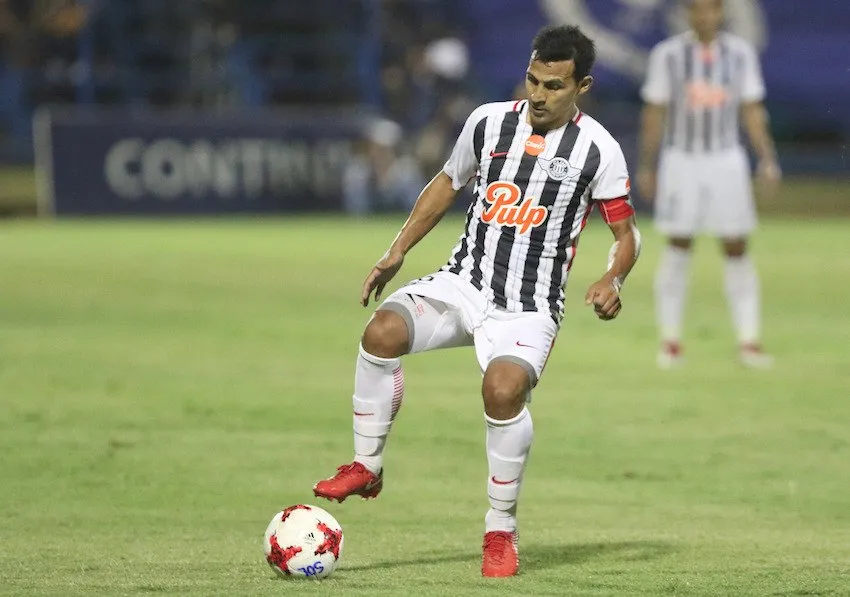 Sergio Aquino, en su tiempo como futbolista de Libertad de Paraguay.