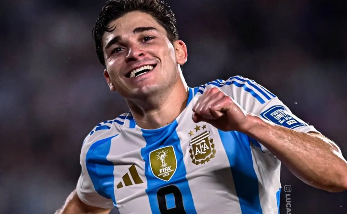 Julián Álvarez puso el primero de la Selección.