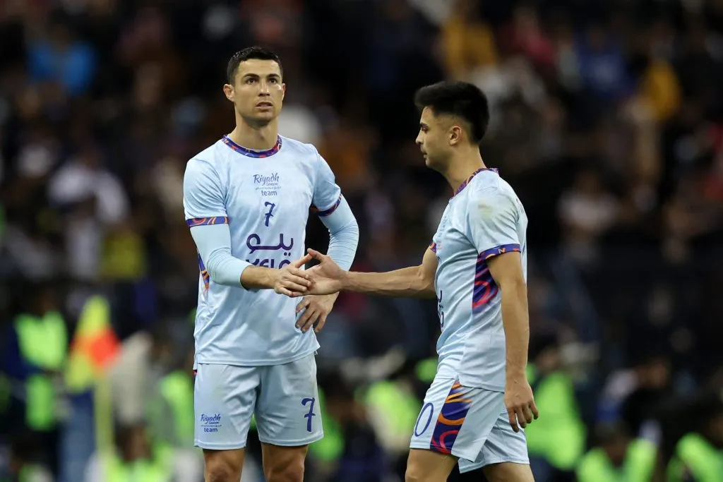Ronaldo y Pity Martínez jugaron juntos en Arabia. (Getty)