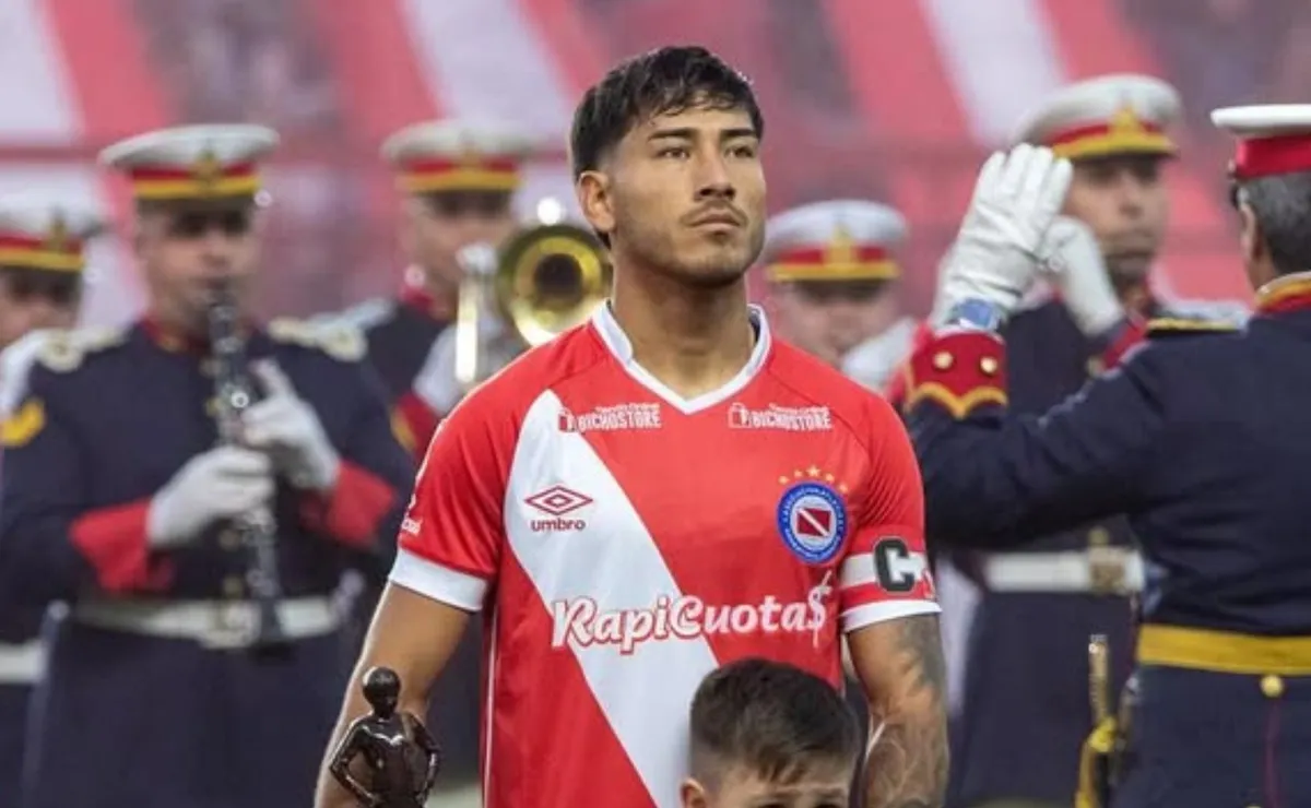 Román Vega podría irse a Rusia.