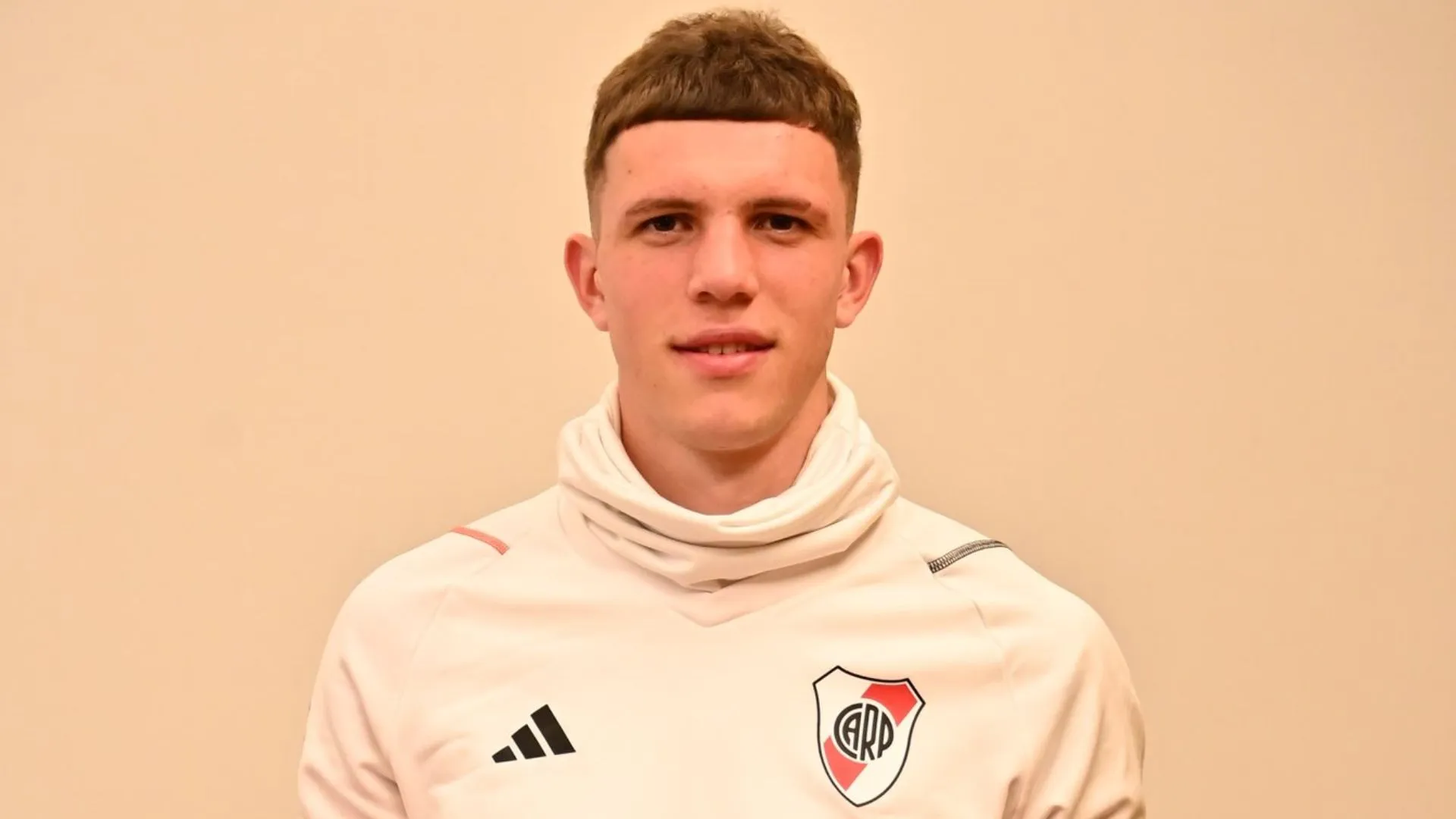 Carboni estuvo un mes en River y se fue sin debutar oficialmente.