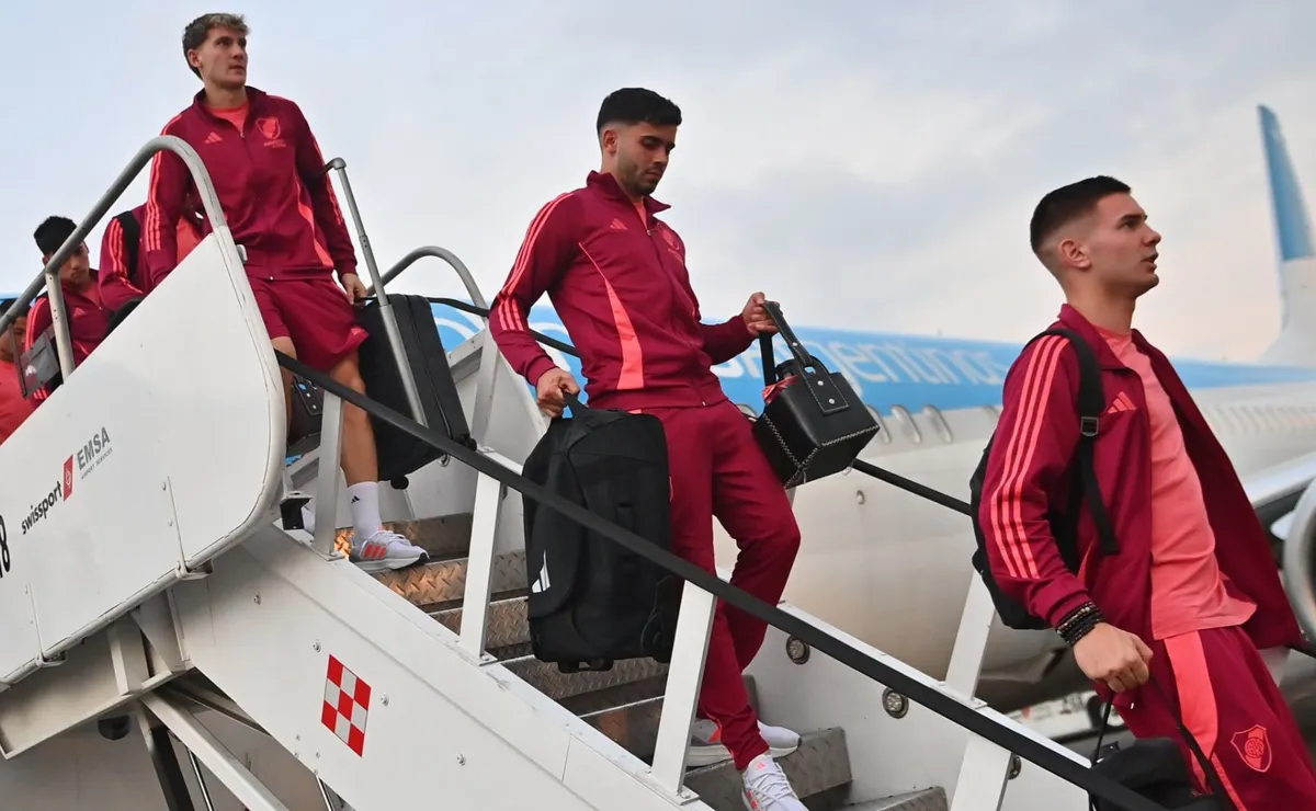El vuelo de River a Seattle.