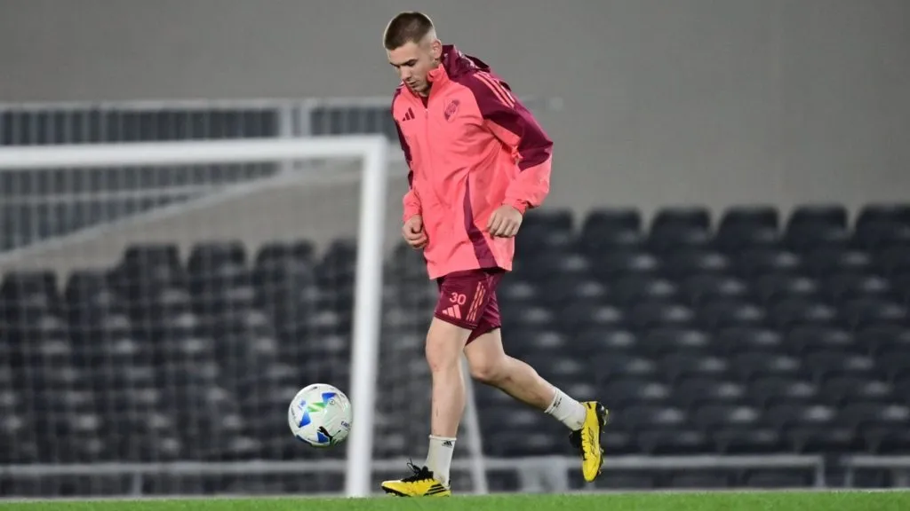 Mastantuono vuelve a entrenarse con River tras la Selección.