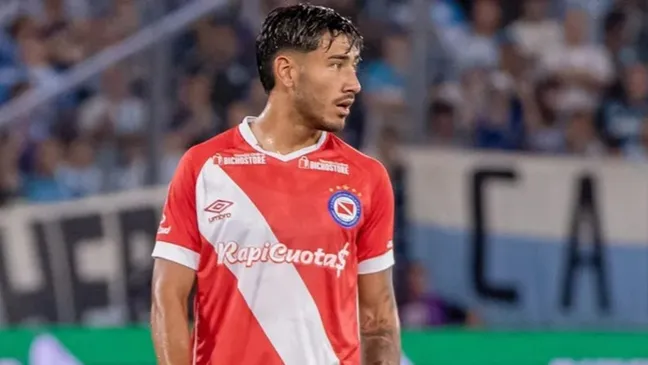 Román Vega es pretendido por River, pero Zenit de Rusia también lo busca.