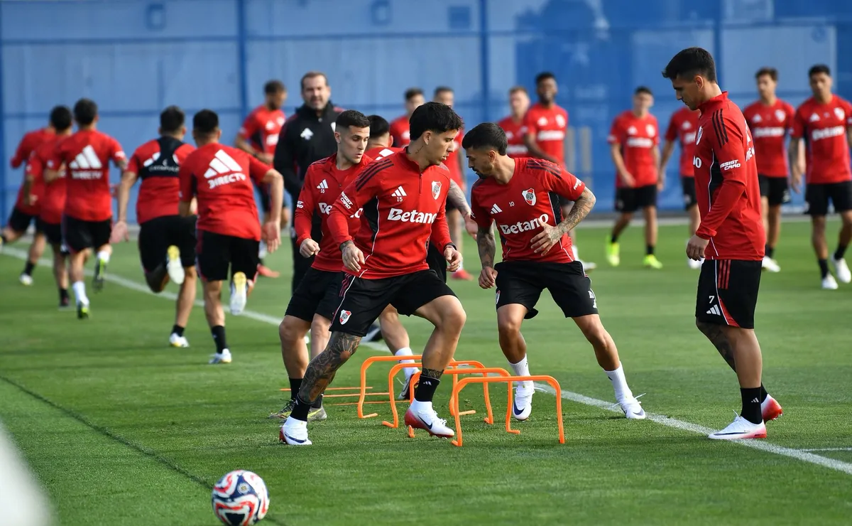 River entrena en Seattle a la espera del debut.