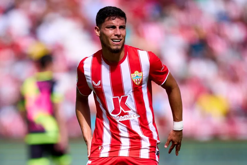 Robertone saldría de Almería pero River por ahora no lo busca.