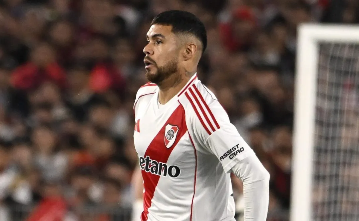 El chileno tiene una dolencia en la rodilla.