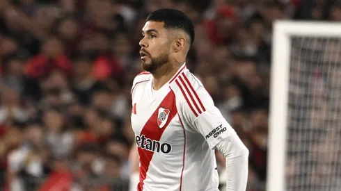 El chileno tiene una dolencia en la rodilla.