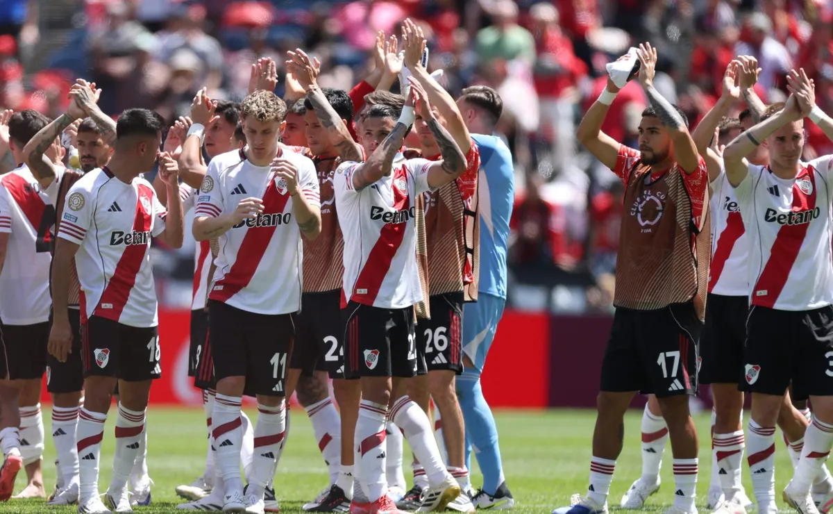 River saludó a la gente en la tribuna después del partido: reconocimiento a los 9 mil que dijeron presentes.