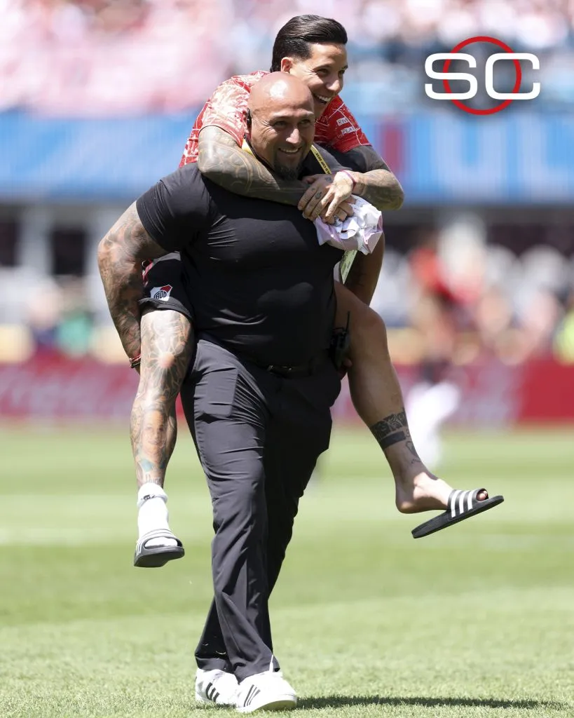 Así se retiró Driussi una vez terminado el encuentro.