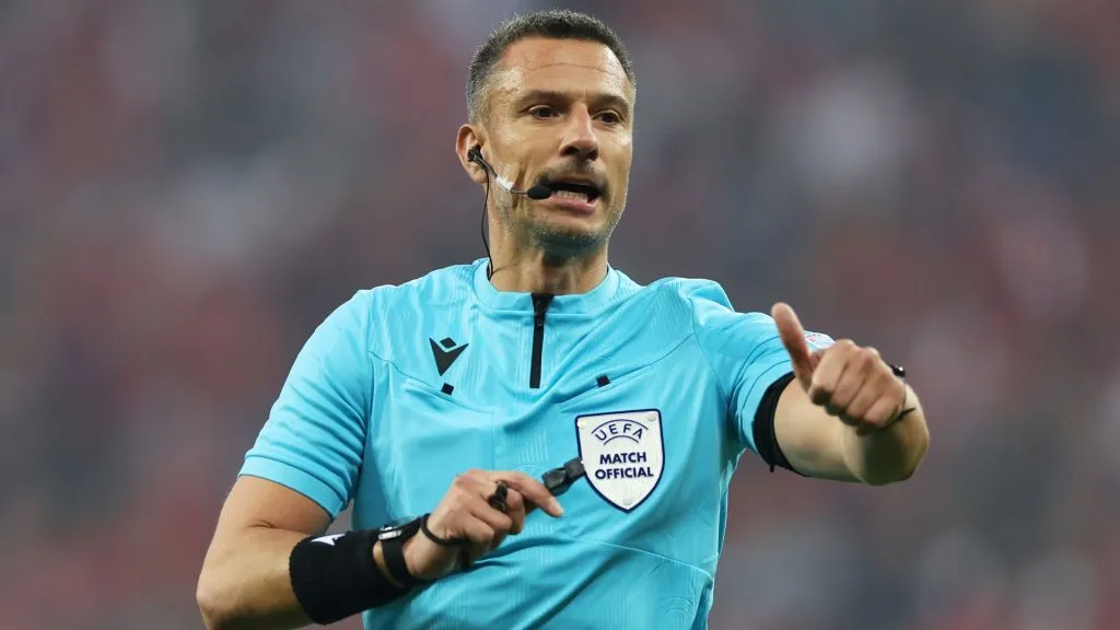 Vincic, el polémico árbitro para el partido del sábado.