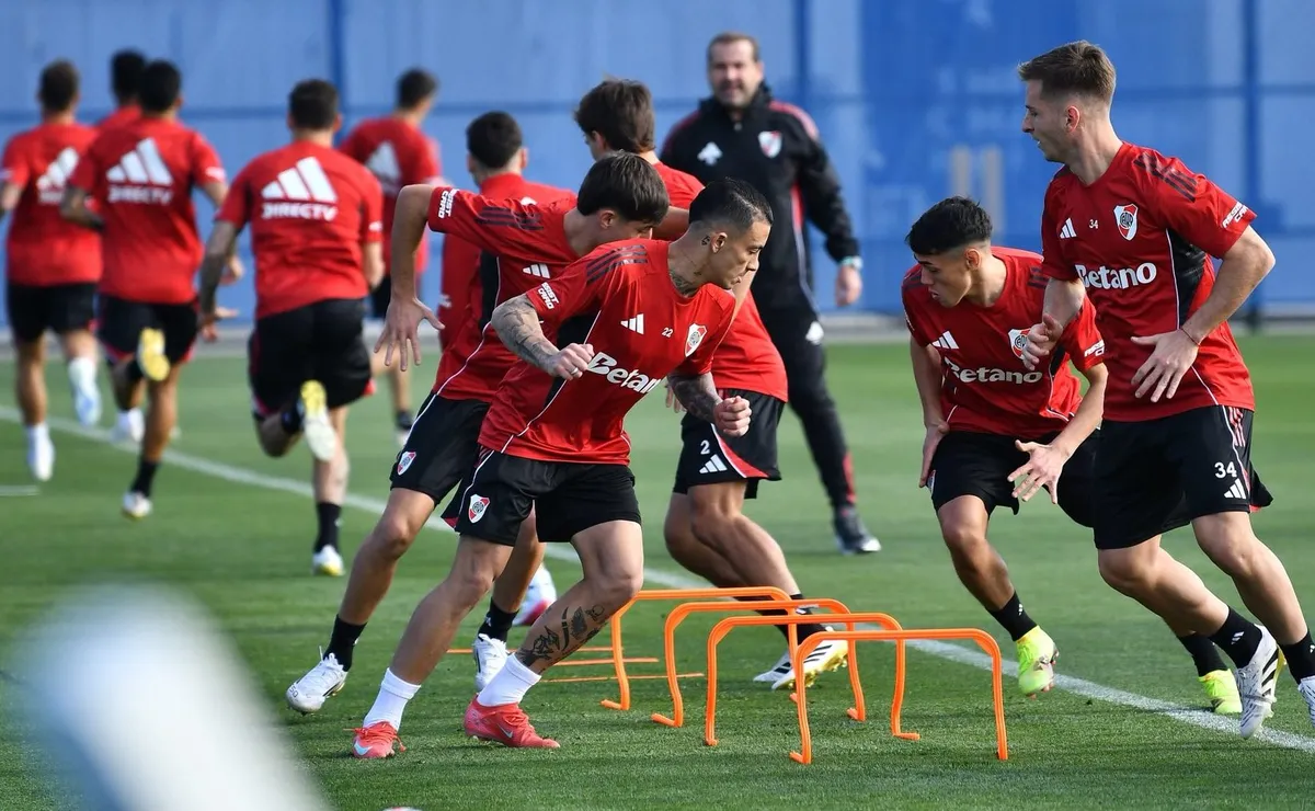 Dos futbolistas podrían irse de River.