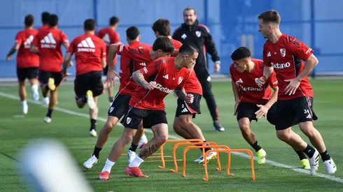 Dos futbolistas podrían irse de River.