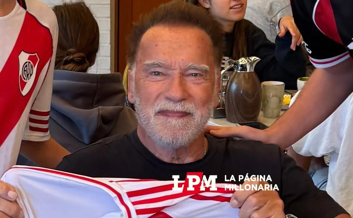 Se hizo viral: la foto de Schwarzenegger con la camiseta de River en el Mundial de Clubes