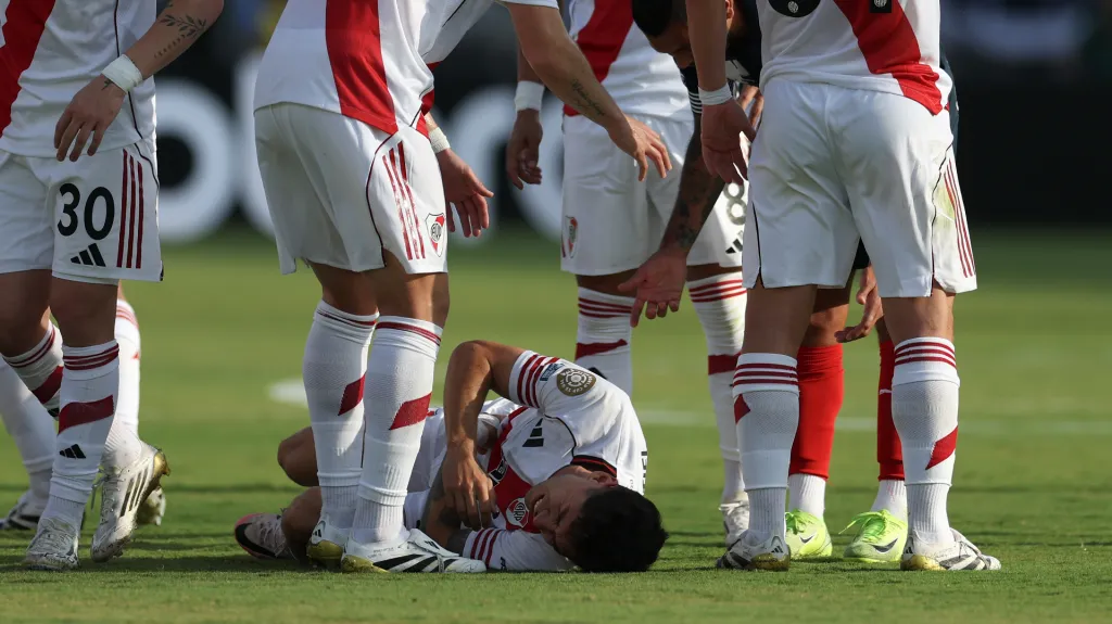 Montiel sufrió un golpe en el codo ante Monterrey.