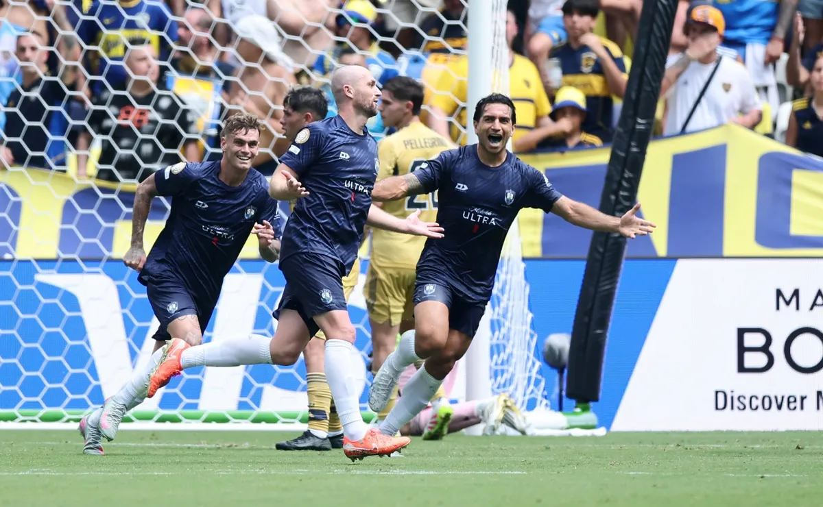 No tienen paz: el festejo a lo Driussi del gol de Auckland a Boca.