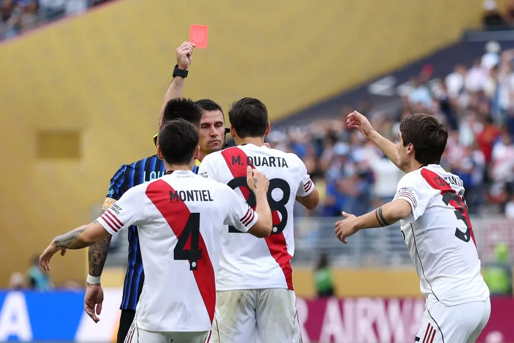 La roja a Lucas Martínez Quarta. (Getty)