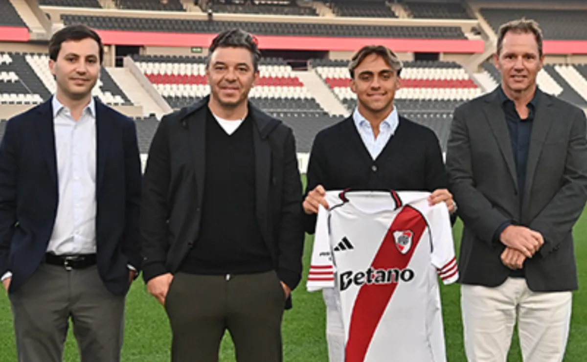 Cláusula de 100 millones para Alex Woiski.