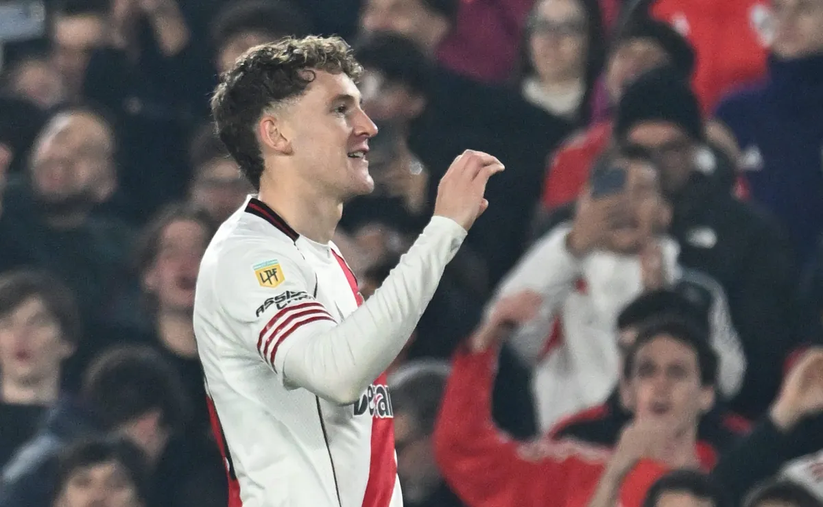 Facundo Colidio vuelve a la titularidad ante Racing.