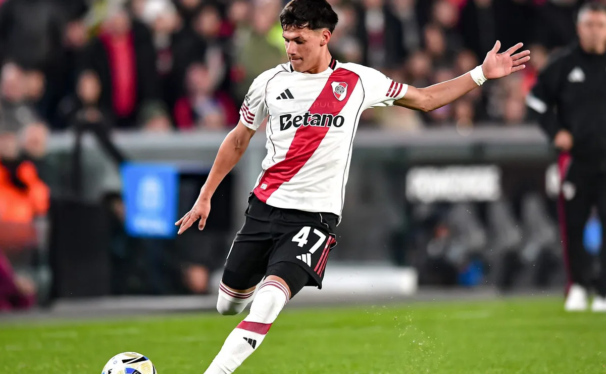 Meza debutó en River y se dio un golpazo.