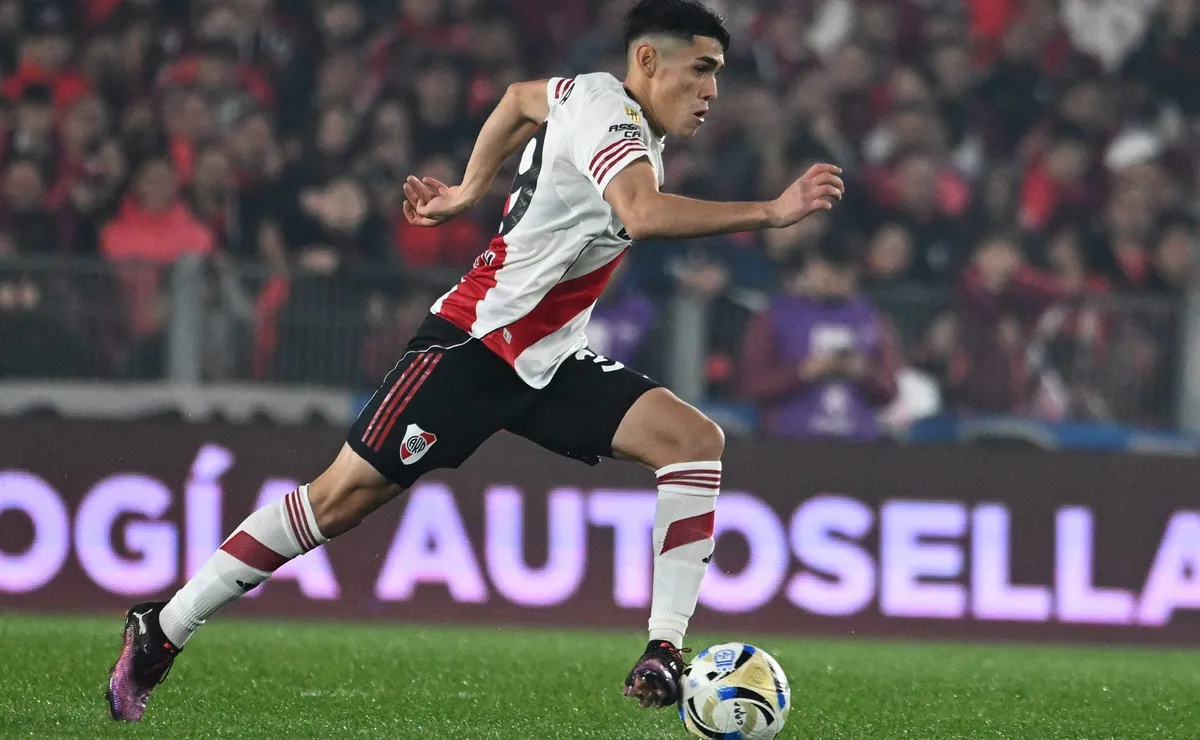 Lencina la rompió en su vuelta al once.