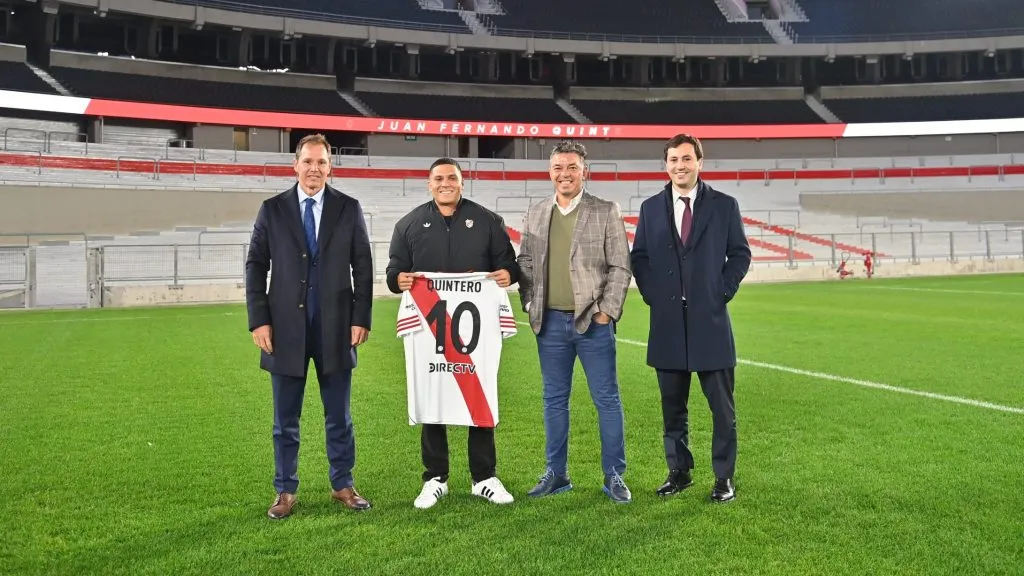 Juanfer, con la 10 de River.