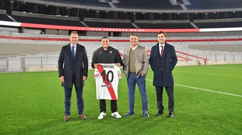 Juanfer, con la 10 de River.