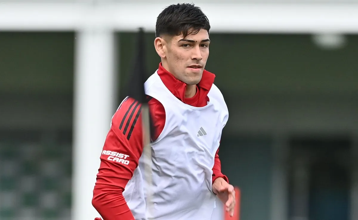 Lautaro Rivero pide un puesto en el once.